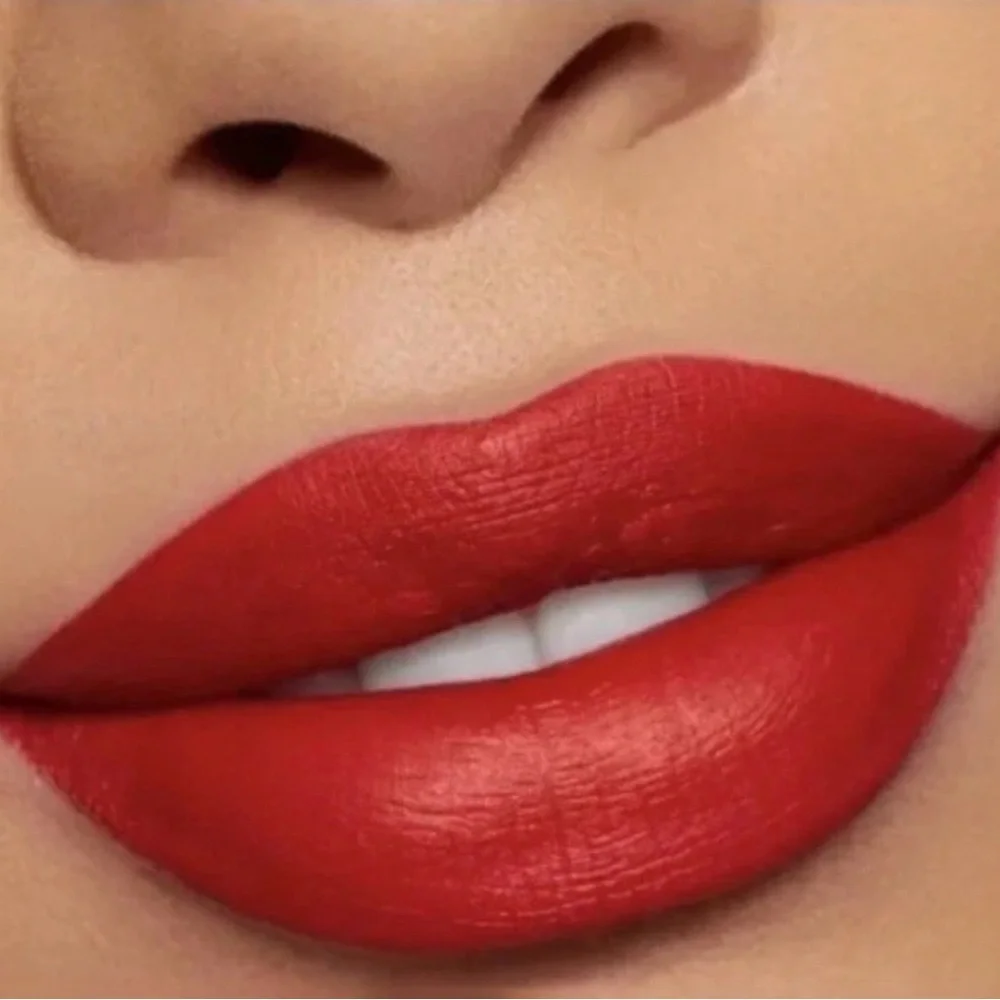 Kylie Holiday Velvet Red 405 Matte Liquid lip Deep Red